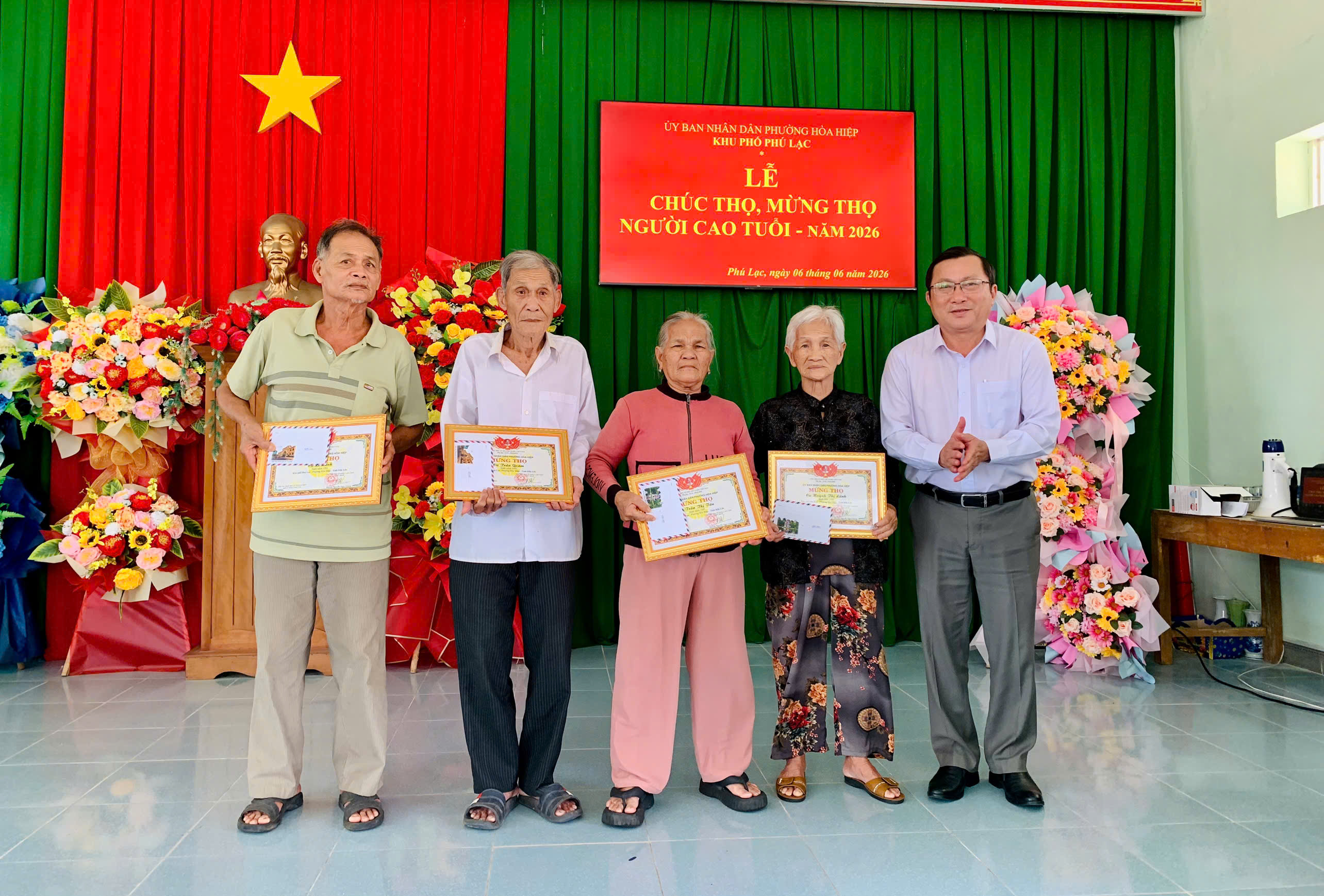 Phường Hòa Hiệp tổ chức chuỗi hoạt động chúc thọ, mừng thọ Người cao tuổi