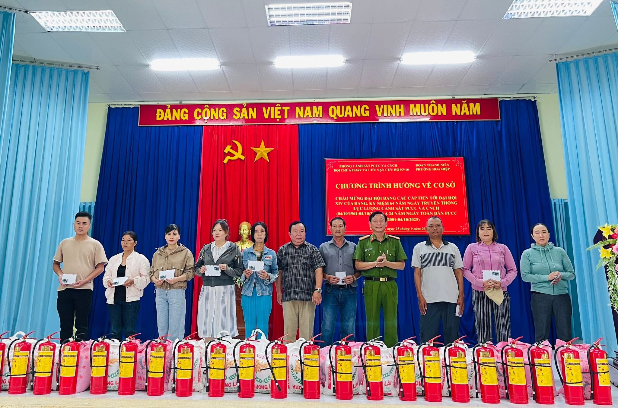 Chương trình hướng về cơ sở chào mừng Đại hội đảng bộ các cấp tiến tới Đại hội đại biểu toàn quốc lần thứ XIV của Đảng và kỷ niệm 64 năm ngày truyền thống lực lượng cảnh sát PCCC và CNCH (04/10/1961 – 04/10/2025) và 24 năm ngày “Toàn dân Phòng cháy chữa cháy” (04/10/2001 –04/10/2025)